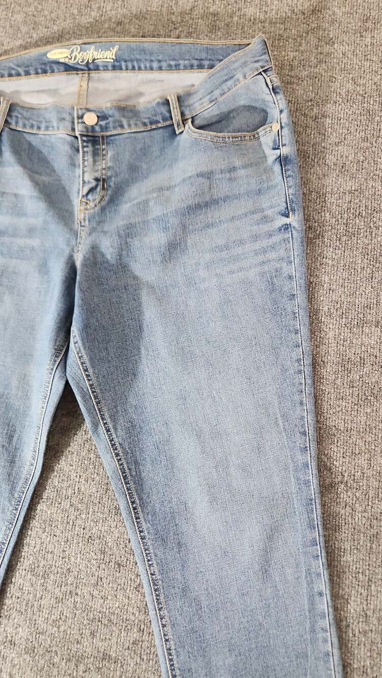 Old Navy Boyfriend Mid-Rise Light Wash Denim Jeans Size 14 Regular - Picture 11 of 12